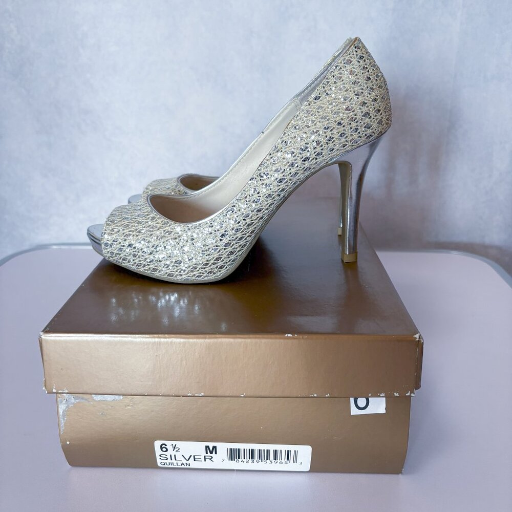 Audrey Brooke Quillan Sparkly Platform Peep-Toe Pump Heels Silver Size 6.5